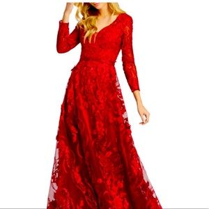 New MacDuggal dress size14 with tag.